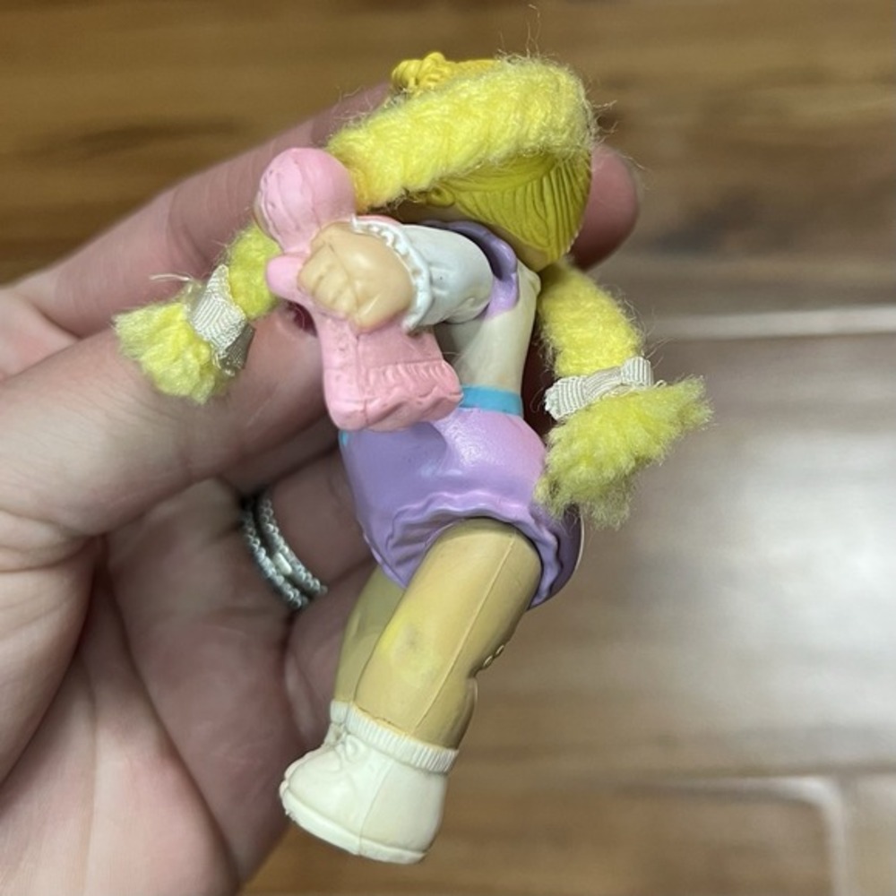 1984 Cabbage Patch Kids GIRL in Romper w/Pink Doll Yellow YARN HAIR 3.5" PVC - Picture 4 of 6
